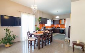 Kadiani'S Residence By 8Essentially